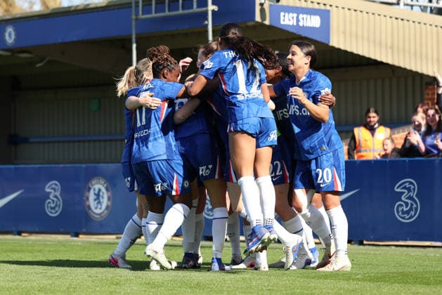 Veerle Buurman of Chelsea Women (5) scores a goal to make the score 2-1 during the Women s FA Cup Quarter Final match between Chelsea Women and Tottenham Hotspur Women at Kingsmeadow Stadium, Kingston, England on 6 April 2026. Copyright: xKenxSparksx 44810028