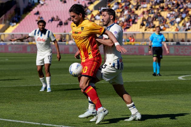 CALCIO - Serie A - US Lecce vs Atalanta BC Santiago Pierotti of US Lecce in action against Sead Kolasinac of Atalanta during US Lecce vs Atalanta BC, Italian soccer Serie A match in Lecce, Italy, April 06 2026 Lecce Italy  Copyright: xIPAxSport ABACAx