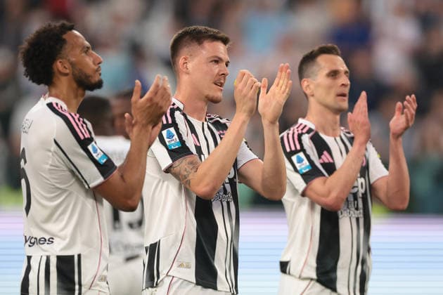 Turin, Italy, 6th April 2026. Lloyd Kelly, Emil Holm and Arkadiusz Milik of Juventus applaud the fans following the final whistle of the Juventus vs Genoa Serie A match at Allianz Stadium, Turin. Picture credit should read: Jonathan Moscrop Sportimage EDITORIAL USE ONLY. No use with unauthorised audio, video, data, fixture lists, club league logos or live services. Online in-match use limited to 120 images, no video emulation. No use in betting, games or single club league player publications. SPI_068_JM_JUVE_GENOA SPI-4644-0068