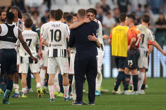 Turin, Italy, 6th April 2026. Manuel Locatelli of Juventus and Daniele De Rossi Head coach of Genoa CFC embrace following the final whistle of the Juventus vs Genoa Serie A match at Allianz Stadium, Turin. Picture credit should read: Jonathan Moscrop Sportimage EDITORIAL USE ONLY. No use with unauthorised audio, video, data, fixture lists, club league logos or live services. Online in-match use limited to 120 images, no video emulation. No use in betting, games or single club league player publications. SPI_071_JM_JUVE_GENOA SPI-4644-0071