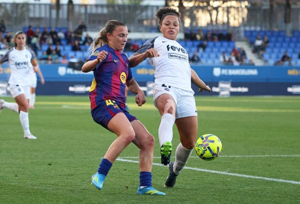 FC Barcelona, Barca Femeni v FC Badalona - Liga F Moeve Carla Julia and Celya Barclais play during the match between FC Barcelona Femeni and Futbol Club Badalona Women, corresponding to week 25 of the Liga F Moeve, at the Johan Cruyff Stadium in Barcelona, Spain, on April 6, 2026. Barcelona Barcelona Spain  Copyright: xUrbanandsportx originalFilename:urbanandsport-fcbarcel260406_np40e.jpg