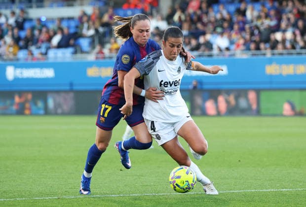FC Barcelona, Barca Femeni v FC Badalona - Liga F Moeve Ewa Pajor and Sonia Garcia Majarin play during the match between FC Barcelona Femeni and Futbol Club Badalona Women, corresponding to week 25 of the Liga F Moeve, at the Johan Cruyff Stadium in Barcelona, Spain, on April 6, 2026. Barcelona Barcelona Spain  Copyright: xUrbanandsportx originalFilename:urbanandsport-fcbarcel260406_np0yP.jpg