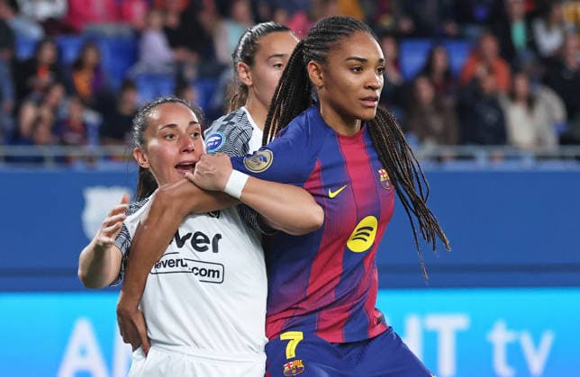 FC Barcelona, Barca Femeni v FC Badalona - Liga F Moeve Salma Paralluelo and Ana Gonzalez play during the match between FC Barcelona Femeni and Futbol Club Badalona Women, corresponding to week 25 of the Liga F Moeve, at the Johan Cruyff Stadium in Barcelona, Spain, on April 6, 2026. Barcelona Barcelona Spain  Copyright: xUrbanandsportx originalFilename:urbanandsport-fcbarcel260406_npzAH.jpg