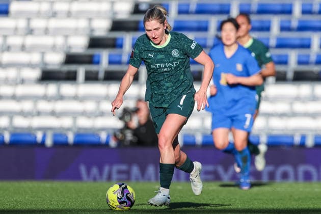 Birmingham City v Manchester City - Adobe Women s FA Cup Quarter Final Laura Coombs of Manchester City races forward with the ball during the Adobe Women s FA Cup Quarter Final match between Birmingham City and Manchester City at St Andrews @ Knighthead Park, Birmingham, on April 6, 2026. Birmingham West Midlands United Kingdom  Copyright: xMIxNewsx originalFilename:fletcher-birmingh260406_npniK.jpg