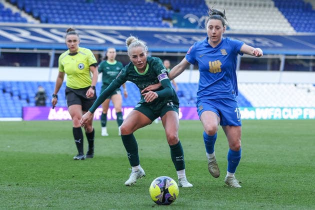 Birmingham City v Manchester City - Adobe Women s FA Cup Quarter Final Alex Greenwood of Manchester City and Lucy Quinn of Birmingham City compete for the ball during the Adobe Women s FA Cup Quarter Final match between Birmingham City and Manchester City at St Andrews @ Knighthead Park, Birmingham, on April 6, 2026. Birmingham West Midlands United Kingdom  Copyright: xMIxNewsx originalFilename:fletcher-birmingh260406_npinp.jpg