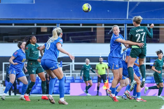 Birmingham City v Manchester City - Adobe Women s FA Cup Quarter Final Rebecca Knaak of Manchester City heads the ball towards the goal above Wilma Leidhammar of Birmingham City during the Adobe Women s FA Cup Quarter Final match between Birmingham City and Manchester City at St Andrews @ Knighthead Park, Birmingham, on April 6, 2026. Birmingham West Midlands United Kingdom  Copyright: xMIxNewsx originalFilename:fletcher-birmingh260406_npSwN.jpg