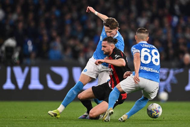 SSC Napoli v AC Milan - Serie A Scott McTominay of S.S.C. Napoli, Adrien Rabiot of A.C. Milan, and Stanislav Lobotka of S.S.C. Napoli are in action during the 31st day of the Serie A Championship between S.S.C. Napoli and A.C. Milan at the Diego Armando Maradona Stadium on April 6, 2026, in Naples, Italy. Naples Italy Italy  Copyright: xDomenicoxCippitellix originalFilename:cippitelli-sscnapol260406_npNCo.jpg