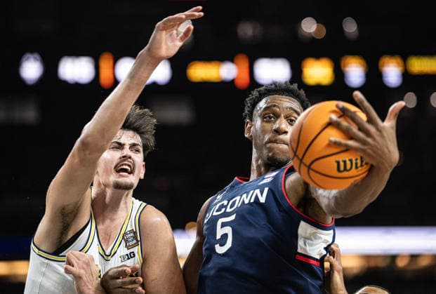 April 6, 2026, Indianapolis, Indiana, USA: Michigans Adam Mara battles UConns Tarris Reed, Jr. for a loose ball during the NCAA, College League, USA Mens Basketball Championship. Michigan went on to win, 69-63. Monday, April 7, 2026. Indiana Sports - April 6, 2026 - ZUMAr44_ 20260406_zsp_r44_006 Copyright: xThomasxJ.xRussox