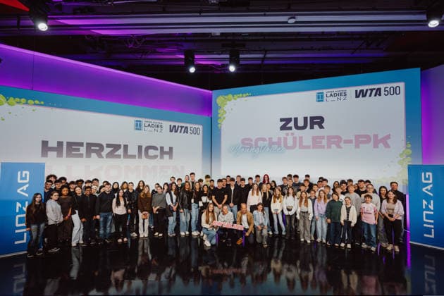 TENNIS - WTA, Tennis Damen Upper Austria Ladies Linz LINZ,AUSTRIA,07.APR.26 - TENNIS - WTA Tour, Upper Austria Ladies Linz. Image shows Ullrich Jelinek and Liudmila Samsonova (RUS) and participants.  GEPAxpictures xAlexanderxSolc