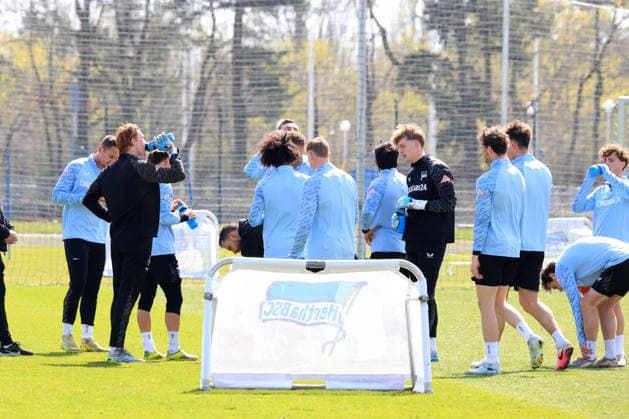 DEU, DFL, 2. FBL Hertha BSC, Training, 07.04.2026, Sportforum, Berlin, DEU, DFL, 2. FBL Hertha BSC, Training, im Bild Hertha-Spielerkreis DFL - regulations prohibit any use of Photographs as image sequences and or quasi-video