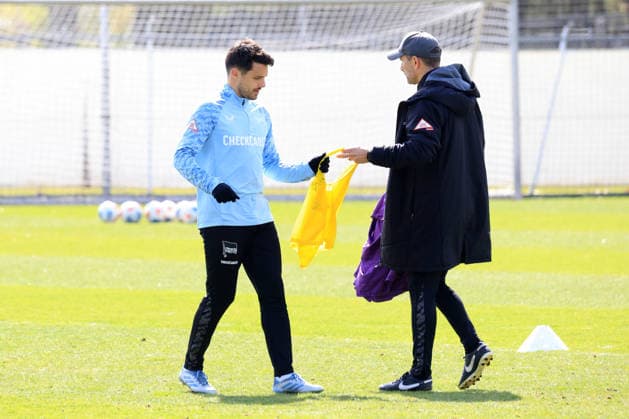 DEU, DFL, 2. FBL Hertha BSC, Training, 07.04.2026, Sportforum, Berlin, DEU, DFL, 2. FBL Hertha BSC, Training, im Bild Cheftrainer Stefan Leitl (Hertha BSC Berlin), Josip Brekalo (Hertha BSC Berlin 7) DFL - regulations prohibit any use of Photographs as image sequences and or quasi-video