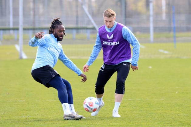 DEU, DFL, 2. FBL Hertha BSC, Training, 07.04.2026, Sportforum, Berlin, DEU, DFL, 2. FBL Hertha BSC, Training, im Bild Deyovaisio Zeefuik (Hertha BSC Berlin 42), Julian Eitschberger (Hertha BSC Berlin 2) DFL - regulations prohibit any use of Photographs as image sequences and or quasi-video