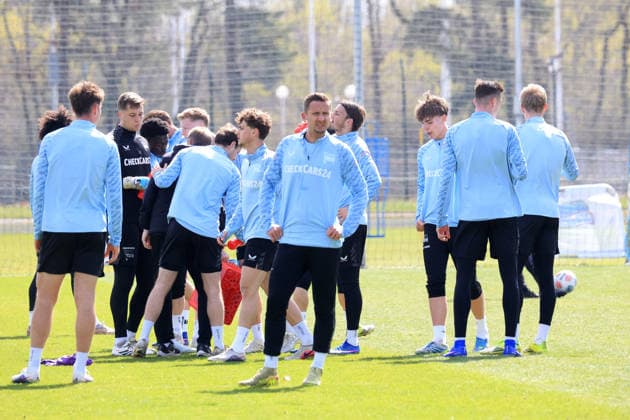 DEU, DFL, 2. FBL Hertha BSC, Training, 07.04.2026, Sportforum, Berlin, DEU, DFL, 2. FBL Hertha BSC, Training, im Bild Hertha-Spielerkreis, Paul Seguin (Hertha BSC Berlin 30) DFL - regulations prohibit any use of Photographs as image sequences and or quasi-video