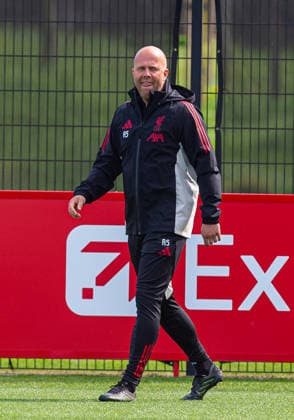 Football - UEFA Champions League - Quarter-FInal - 1st Leg - Paris Saint-Germain FC v Liverpool FC - MD-1 LIVERPOOL, ENGLAND - Tuesday, April 7, 2026: Liverpool s head coach Arne Slot during a training session at the AXA Training Centre ahead of the UEFA Champions League Quarter-Final 1st Leg match between Paris Saint-Germain FC and Liverpool FC. (Photo by David Rawcliffe Propaganda) LIVERPOOL AXA Training Centre MERSEYSIDE ENGLAND  Copyright: xDavidxRawcliffex P2026-04-07-PSG_Liverpool_MD-1-6
