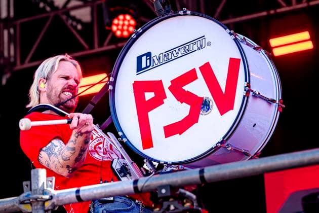 EINDHOVEN - Celebration of Eredivisie champion PSV Eindhoven at the Stadhuisplein. STUK on the stage, Stefan Jurriens. (Photo by DeFodi Images) - *** EINDHOVEN Celebration of Eredivisie champion PSV Eindhoven at the Stadhuisplein STUK on the stage, Stefan Jurriens Photo by DeFodi Images
