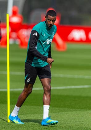 Football - UEFA Champions League - Quarter-FInal - 1st Leg - Paris Saint-Germain FC v Liverpool FC - MD-1 LIVERPOOL, ENGLAND - Tuesday, April 7, 2026: Liverpool s Alexander Isak during a training session at the AXA Training Centre ahead of the UEFA Champions League Quarter-Final 1st Leg match between Paris Saint-Germain FC and Liverpool FC. (Photo by David Rawcliffe Propaganda) LIVERPOOL AXA Training Centre MERSEYSIDE ENGLAND  Copyright: xDavidxRawcliffex P2026-04-07-PSG_Liverpool_MD-1-21