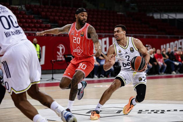 Fenerbahce s Wade Baldwin IV in action against Hapoel s Levi Randolph during the Euroleague game between Hapoel IBI Tel Aviv vs Fenerbahce Beko Istanbul - Arena 8888 in Sofia, Bulgaria on April 7, 2026  Copyright: xIvanxSxIvanov IPAxSportx xipa-agency.netx xx IPA_73809114 IPA_Agency_IPA73809114