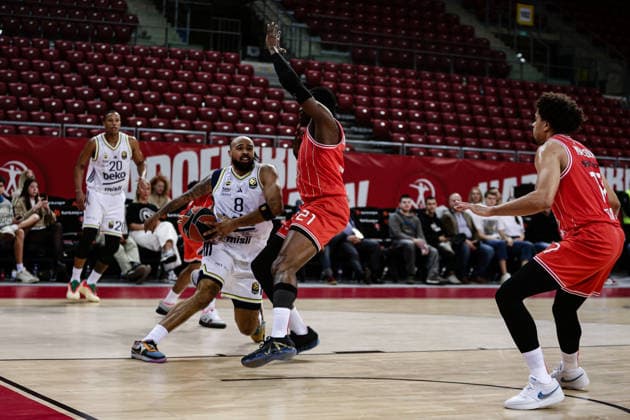 Fenerbahce s Talen Horton-Tucker in action against Hapoel s Tai Odiase during the Euroleague game between Hapoel IBI Tel Aviv vs Fenerbahce - Arena 8888 in Sofia, Bulgaria on April 7, 2026  Copyright: xIvanxSxIvanov IPAxSportx xipa-agency.netx xx IPA_73809736 IPA_Agency_IPA73809736