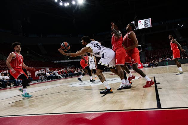 Fenerbahce s Khem Birch in action during the Euroleague game between Hapoel IBI Tel Aviv vs Fenerbahce - Arena 8888 in Sofia, Bulgaria on April 7, 2026  Copyright: xIvanxSxIvanov IPAxSportx xipa-agency.netx xx IPA_73809747 IPA_Agency_IPA73809747