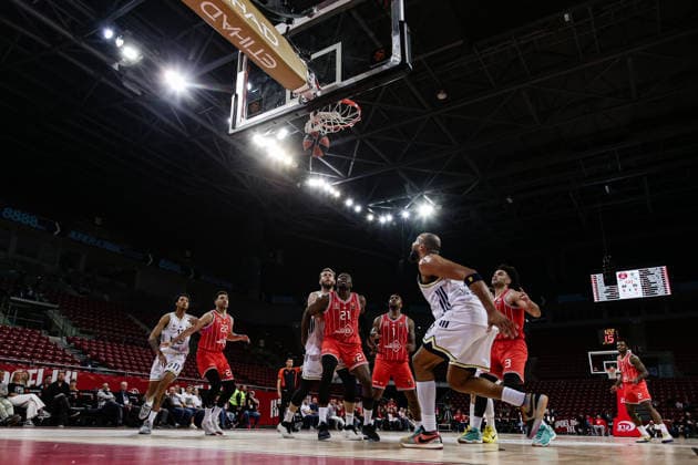 Ball going into the net during the Euroleague game between Hapoel IBI Tel Aviv vs Fenerbahce - Arena 8888 in Sofia, Bulgaria on April 7, 2026  Copyright: xIvanxSxIvanov IPAxSportx xipa-agency.netx xx IPA_73809748 IPA_Agency_IPA73809748