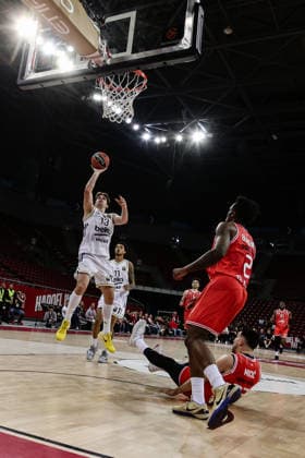 Fenerbahce s Tarik Biberovic in action during the Euroleague game between Hapoel IBI Tel Aviv vs Fenerbahce - Arena 8888 in Sofia, Bulgaria on April 7, 2026  Copyright: xIvanxSxIvanov IPAxSportx xipa-agency.netx xx IPA_73809749 IPA_Agency_IPA73809749