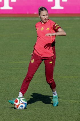 07.04.2026, xgrfx, Fussball DFB-Medientermine, Deutsche Frauennationalmannschaft - Training v.l. Laura Freigang (Deutsche Frauennationalmannschaft) (DFL DFB REGULATIONS PROHIBIT ANY USE OF PHOTOGRAPHS as IMAGE SEQUENCES and or QUASI-VIDEO) Herzogenaurach