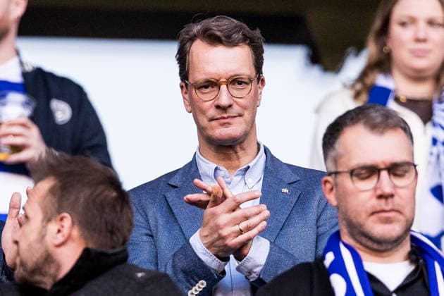 3. Liga: MSV Duisburg - VfL Osnabrück; 07.04.2026 Hendrik Wüst (Ministerpräsident des Landes Nordrhein Westfalen) applaudiert Dritte Liga, MSV Duisburg - VfL Osnabrück, Duisburg, schauinsland-reisen-arena am 07.04.2026 DFL REGULATIONS PROHIBIT ANY USE OF PHOTOGRAPHS AS IMAGE SEQUENCES AND OR QUASI-VIDEO. *** 3 Liga MSV Duisburg VfL Osnabrück 07 04 2026 Hendrik Wüst Minister President of North Rhine-Westphalia applauds Dritte Liga, MSV Duisburg VfL Osnabrück, Duisburg, schauinsland reisen arena am 07 04 2026 DFL REGULATIONS PROHIBIT ANY USE OF PHOTOGRAPHS AS IMAGE SEQUENCES AND OR QUASI VIDEO Copyright: xBEAUTIFULxSPORTS Wunderlx