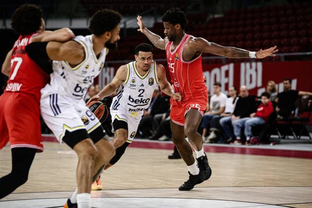 Fenerbahce s Wade Baldwin IV in action against Hapoel s Dan Oturu during the Euroleague game between Hapoel IBI Tel Aviv vs Fenerbahce - Arena 8888 in Sofia, Bulgaria on April 7, 2026  Copyright: xIvanxSxIvanov IPAxSportx xipa-agency.netx xx IPA_73810032 IPA_Agency_IPA73810032