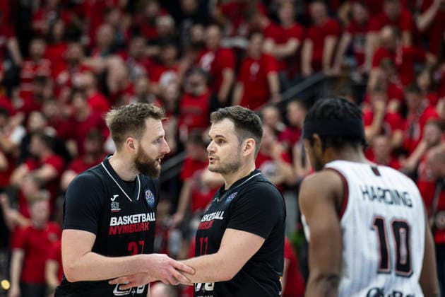 Quarter-final of men s basketball Champions League, 2nd game: Nymburk vs Rytas Vilnius in Prague, Czech Republic, April 7, 2026. From left Martin Kriz, Jaromir Bohacik of Nymburk. (CTKxPhoto MichalxKamaryt) CTKPhotoP2026040706943  CTKPhotoP2026040706943