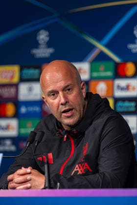 Football - UEFA Champions League - Quarter-Final - 1st Leg - Paris Saint-Germain FC v Liverpool FC - MD-1 PARIS, FRANCE - Tuesday, April 7, 2026: Liverpool s head coach Arne Slot during a press conference, PK, Pressekonferenz at the Parc des Princes ahead of the UEFA Champions League Quarter-Final 1st Leg match between Paris Saint-Germain FC and Liverpool FC. (Photo by David Rawcliffe Propaganda) PARIS Parc des Princes ÃŽLE-DE-FRANCE FRANCE  Copyright: xDavidxRawcliffex P2026-04-07-PSG_Liverpool_MD-1-82