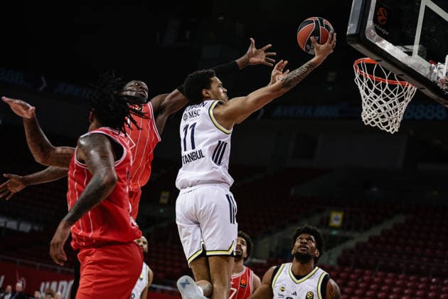 Fenerbahce s Brandon Boston Jr in action against Hapoel s Tai Odiase during the Euroleague game between Hapoel IBI Tel Aviv vs Fenerbahce - Arena 8888 in Sofia, Bulgaria on April 7, 2026  Copyright: xIvanxSxIvanov IPAxSportx xipa-agency.netx xx IPA_73810641 IPA_Agency_IPA73810641