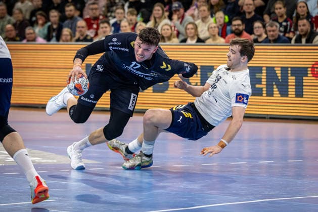FLENSBURG, GERMANY - APRIL 7: Marko Grgic (SG Flensburg-Handewitt, 17) against Morten Kaalund Dahlgaard (SAH - Aarhus, 28) during the EHF European League Play-Offs Return Leg between SG Flensburg-Handewitt vs SAH - Aarhus at GP JOULE Arena on April 7, 2026 in Flensburg, Germany. Schleswig-Holstein Germany Copyright: xMarioxM.xKobergx