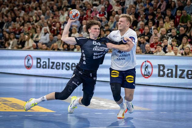 FLENSBURG, GERMANY - APRIL 7: Lasse Kjaer Moller (SG Flensburg-Handewitt, 64) against Christoffer Sundsgaard Dreyer (SAH - Aarhus, 07) during the EHF European League Play-Offs Return Leg between SG Flensburg-Handewitt vs SAH - Aarhus at GP JOULE Arena on April 7, 2026 in Flensburg, Germany. Schleswig-Holstein Germany Copyright: xMarioxM.xKobergx