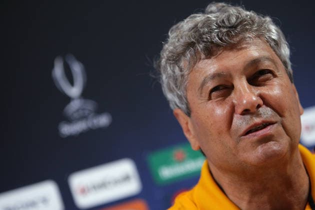 Jonathan Moscrop - LaPresse 27 08 2009 Montecarlo ( Monaco ) Calcio FC Shakhtar Donetsk Conferenza stampa - UEFA Supercoppa Europea 2009 - Grimaldi Forum Montecarlo Nella foto: l allenatore Rumeno del Shakhtar Donetsk Mircea Lucescu durante la conferenza Jonathan Moscrop - LaPresse 27 08 2009 Monte Carlo ( Monaco ) Sport Soccer FC Shakhtar Donetsk press conference, PK, Pressekonferenz - 2009 UEFA Super Cup - Grimaldi Forum Monte Carlo In the Photo: Shakhtar Donetsk s Romanian coach Mircea Lucescu during the press conference  Copyright: xJonathanxMoscropx