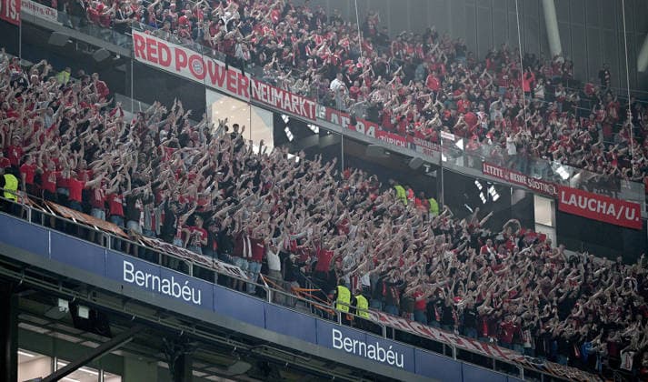 FUSSBALL CHAMPIONS LEAGUE SAISON 2025 2026 Viertelfinal Hinspiel 07.04.2026 Real Madrid - FC Bayern Muenchen FC Bayern Fans im Gaestefanblock des Stadion Santiago Bernabeu