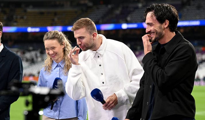 FUSSBALL CHAMPIONS LEAGUE SAISON 2025 2026 Viertelfinal Hinspiel 07.04.2026 Real Madrid - FC Bayern Muenchen v. li., TV Experten Josephine Henning, Christoph Kramer mit Mats Hummels (v.li.)