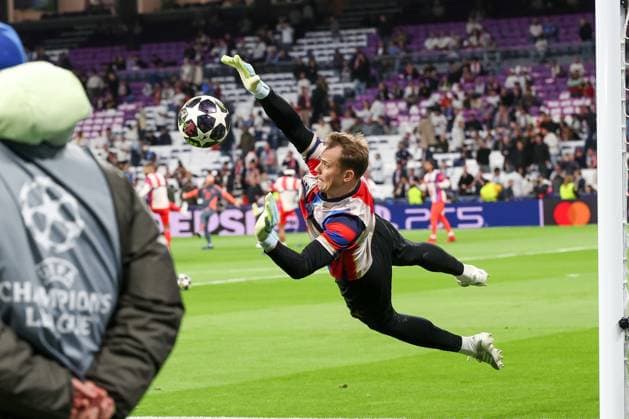 Manuel Neuer 1 (FC Bayern Muenchen) warm-up, Real Madrid vs. FC Bayern Muenchen, Fussball, Maenner, UEFA Champions League, Saison 2025 2026, Viertelfinal-Hinspiel (Quarter Finals 1st Leg), 07.04.2026 Madrid Madrid Spanien