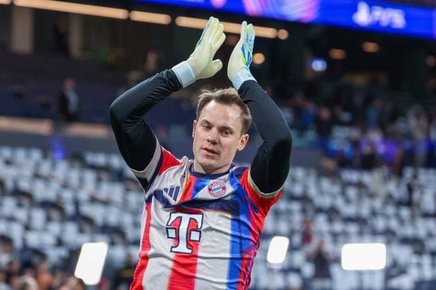 Manuel Neuer 1 (FC Bayern Muenchen) gruesst die mitgereisten Fans, Real Madrid vs. FC Bayern Muenchen, Fussball, Maenner, UEFA Champions League, Saison 2025 2026, Viertelfinal-Hinspiel (Quarter Finals 1st Leg), 07.04.2026 Madrid Madrid Spanien
