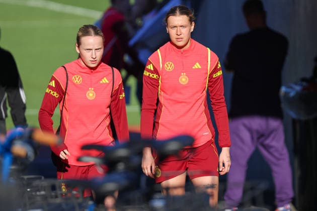 Herzogenaurach, Deutschland 07. April 2026: Medienoffenes Training der deutschen Fußballnationalmannschaft der Frauen zur Vorbereitung auf die WM-Qualifikation Im Bild: v.li. Franziska Kett (Deutschland) und Larissa Mühlhaus Muehlhaus (Deutschland) Copyright: HMBxMedia MadeleinexFantini