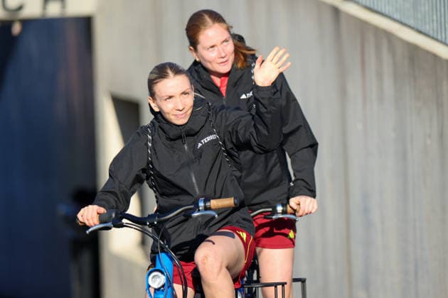 Herzogenaurach, Deutschland 07. April 2026: Medienoffenes Training der deutschen Fußballnationalmannschaft der Frauen zur Vorbereitung auf die WM-Qualifikation Im Bild: Elisa Senß Senss (Deutschland), im Hintergrund Sjoeke Nüsken Nuesken (Deutschland) Copyright: HMBxMedia MadeleinexFantini