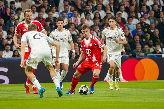 Spanien: Fussball UEFA Champions League 2025 2026, Viertelfinale - Real Madrid vs FC Bayern München - Bernabeu (Madrid): Joshua Kimmich (FC Bayern München, 6) am Ball Copyright: xJOERANxSTEINSIEKx