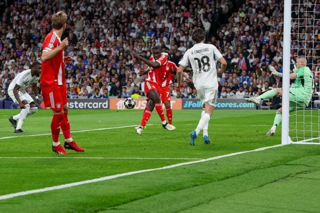 Dayot Upamecano 2 (FC Bayern Muenchen) vergibt eine klare Chance vor dem Tor von Andriy Lunin 13 (Real Madrid), Real Madrid vs. FC Bayern Muenchen, Fussball, Maenner, UEFA Champions League, Saison 2025 2026, Viertelfinal-Hinspiel (Quarter Finals 1st Leg), 07.04.2026 Madrid Madrid Spanien