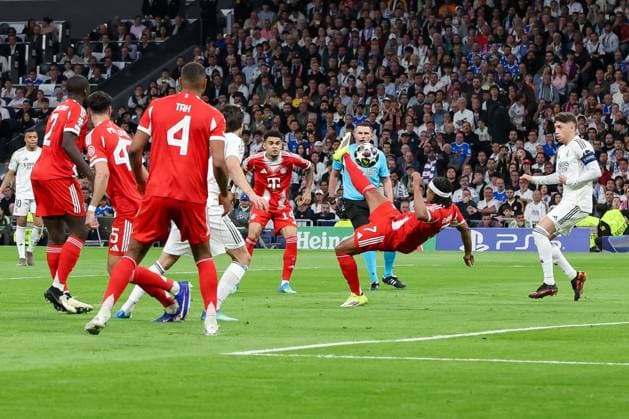 Serge Gnabry 7 (FC Bayern Muenchen) mit einer Torchance per Seitfallzieher, Real Madrid vs. FC Bayern Muenchen, Fussball, Maenner, UEFA Champions League, Saison 2025 2026, Viertelfinal-Hinspiel (Quarter Finals 1st Leg), 07.04.2026 Madrid Madrid Spanien
