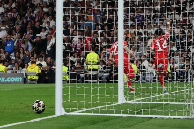 Luis Diaz 14 (FC Bayern Muenchen) jubelt mit Konrad Laimer 27 (FC Bayern Muenchen) nach seinem Tor zum 0:1, Real Madrid vs. FC Bayern Muenchen, Fussball, Maenner, UEFA Champions League, Saison 2025 2026, Viertelfinal-Hinspiel (Quarter Finals 1st Leg), 07.04.2026 Madrid Madrid Spanien