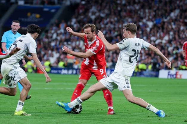 Harry Kane 9 (FC Bayern Muenchen) in Aktion, mit Dean Huijsen 24 (Real Madrid), Real Madrid vs. FC Bayern Muenchen, Fussball, Maenner, UEFA Champions League, Saison 2025 2026, Viertelfinal-Hinspiel (Quarter Finals 1st Leg), 07.04.2026 Madrid Madrid Spanien