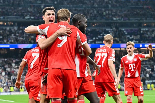 MADRID, SPAIN - 07. APRIL: Bayern celebrates the goal to makes 0-2 by Harry KANE (FC Bayern Munich 9) Tor Torschuetze Freude Happy during the UEFA Champions League match between Real Madrid vs. FC Bayern Munich on Quarterfinal first leg at Estadio Santiago Bernabeu Copyright: xBEAUTIFULxSPORTS Goldbergx