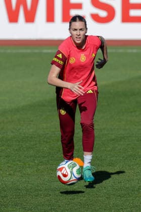 07.04.2026, xgrfx, Fussball DFB-Medientermine, Deutsche Frauennationalmannschaft - Training v.l. Laura Freigang (Deutsche Frauennationalmannschaft) (DFL DFB REGULATIONS PROHIBIT ANY USE OF PHOTOGRAPHS as IMAGE SEQUENCES and or QUASI-VIDEO) Herzogenaurach
