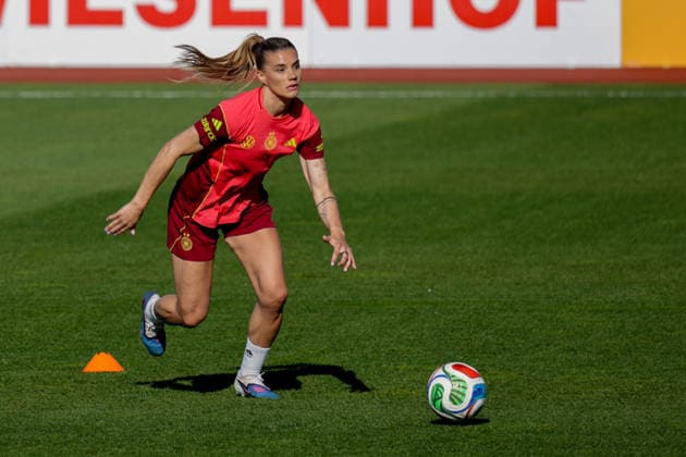 07.04.2026, xgrfx, Fussball DFB-Medientermine, Deutsche Frauennationalmannschaft - Training v.l. Selina Cerci (Deutsche Frauennationalmannschaft) (DFL DFB REGULATIONS PROHIBIT ANY USE OF PHOTOGRAPHS as IMAGE SEQUENCES and or QUASI-VIDEO) Herzogenaurach