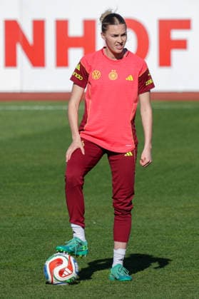 07.04.2026, xgrfx, Fussball DFB-Medientermine, Deutsche Frauennationalmannschaft - Training v.l. Laura Freigang (Deutsche Frauennationalmannschaft) (DFL DFB REGULATIONS PROHIBIT ANY USE OF PHOTOGRAPHS as IMAGE SEQUENCES and or QUASI-VIDEO) Herzogenaurach