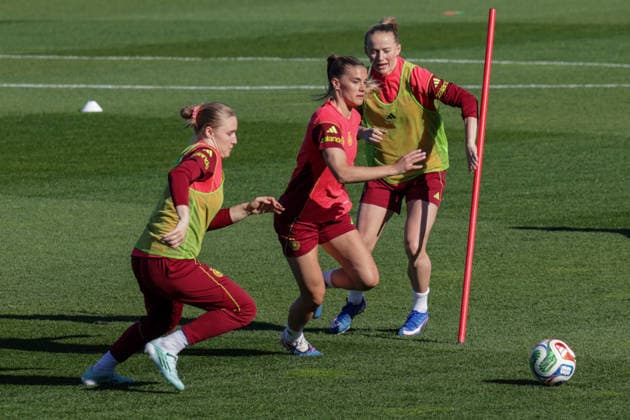 07.04.2026, xgrfx, Fussball DFB-Medientermine, Deutsche Frauennationalmannschaft - Training v.l. Jella Veit, Selina Cerci, Lea Schüller (Deutsche Frauennationalmannschaft) (DFL DFB REGULATIONS PROHIBIT ANY USE OF PHOTOGRAPHS as IMAGE SEQUENCES and or QUASI-VIDEO) Herzogenaurach